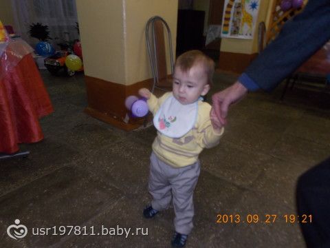 Вот так мы отметили годик.коллаж пазл 12 месяцев,радуга из шаров и т.д