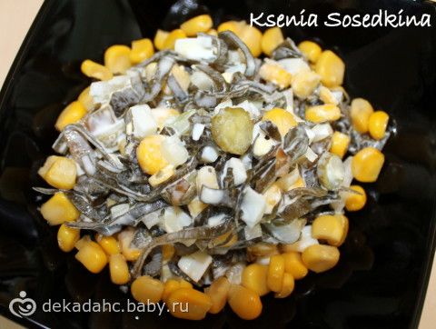 Салат с морской капустой, маринованными огурцами и кукурузой.(рецепт+фото)