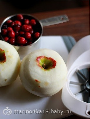 Пирог с яблоками и клюквой