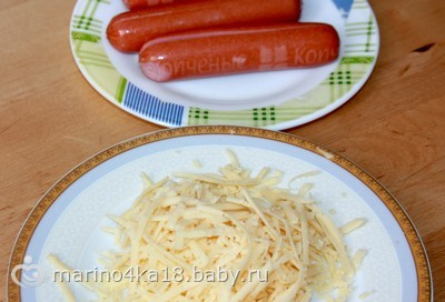 Сосиски запеченые с сыром