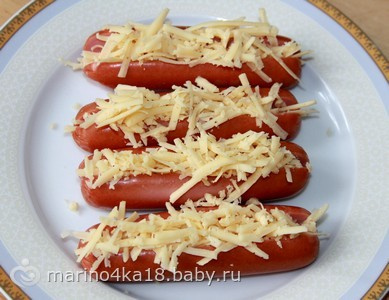 Сосиски запеченые с сыром