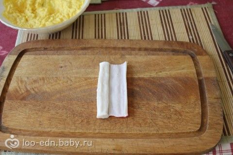 Простая, но очень вкусная закуска - Фаршированные сыром  крабовые палочки