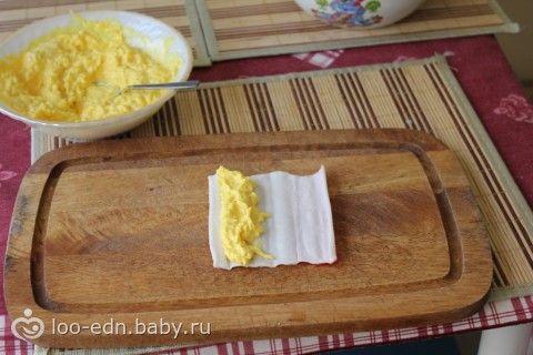 Простая, но очень вкусная закуска - Фаршированные сыром  крабовые палочки