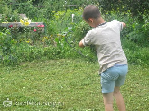 вытащили меня мои мужчинки на улицу...мало слов- много фото))