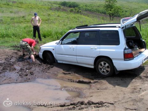 Машина застряла в песке