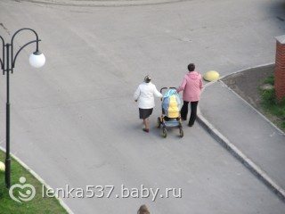 Бабушкам не поделить внука))) фото.