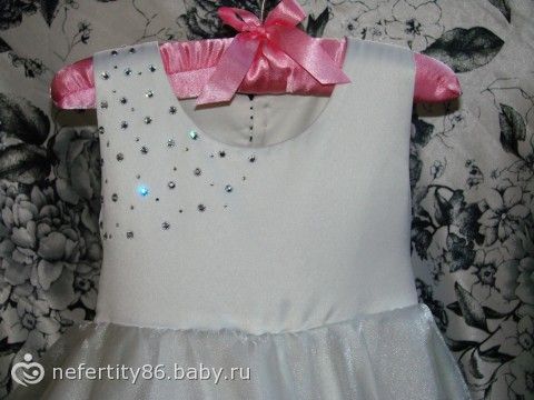 Ну вот дошила Эпическое платье для юной принцессы (фото)