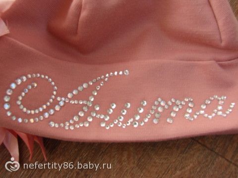 Шапки-шапки…Нашила шапок разных, голубых и красных. Хватик (фото)
